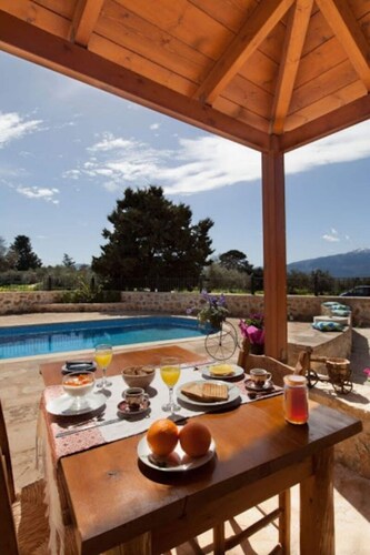 Rural Stone Villa with private pool and mountain views near local sandy beaches!