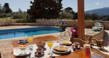 Rural Stone Villa with private pool and mountain views near local sandy beaches!