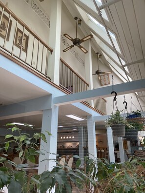 Interior - Large unique home in the beautiful Ozark Mountains on the Kings River. (Berryville)
