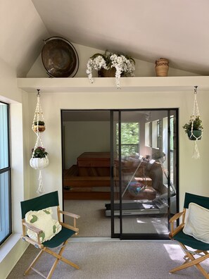 Interior - Large unique home in the beautiful Ozark Mountains on the Kings River. (Berryville)