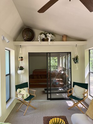 Interior - Large unique home in the beautiful Ozark Mountains on the Kings River. (Berryville)