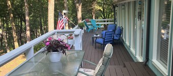 Large unique home in the beautiful Ozark Mountains on the Kings River.