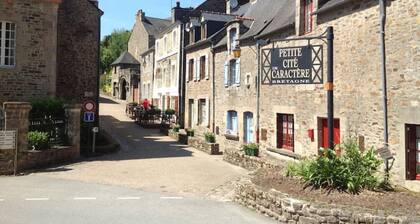 Brandily - Dinan, Brittany, Riverside Apartment for Two