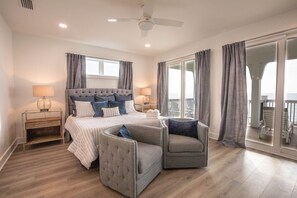 5 dormitorios, escritorio, tabla de planchar con plancha y cuna de viaje