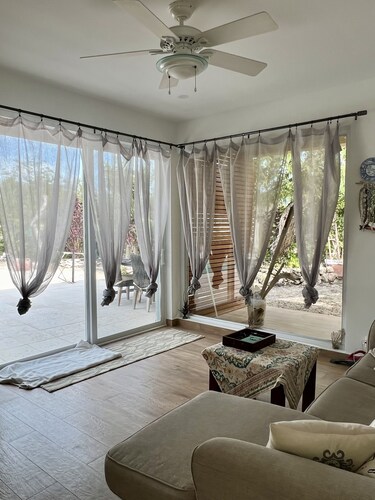 New private botanical villa on gated acre 5mins walk to beach