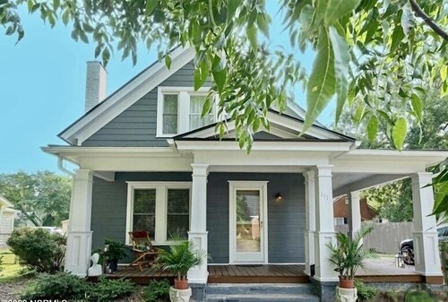 Southern Porch Charmer - Walk to Downtown Main Street and Waterfront!