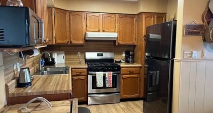 Secluded cabin - 10 miles from Fredericksburg!