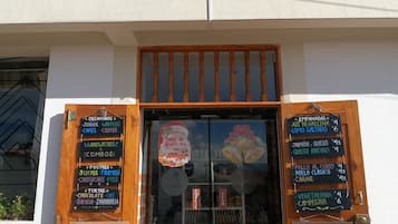 Vista frontal de la propiedad