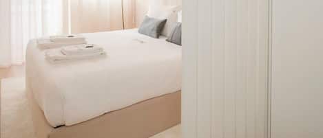 3 bedrooms, desk, iron/ironing board, WiFi