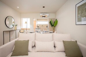 Een televisie en een kantoor