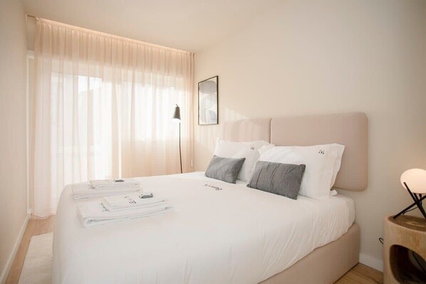 3 slaapkamers, een bureau, een strijkplank/strijkijzer, wifi