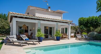 Villa en bord de mer avec piscine : charme et confort