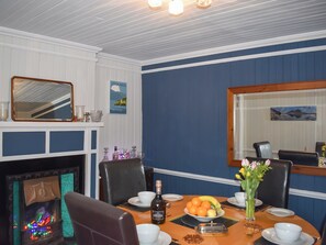 Dining - The location of the cottage with the beautiful views of Loch Linnhe. (Fort William)