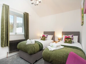 5 bedrooms, free WiFi, bed sheets
