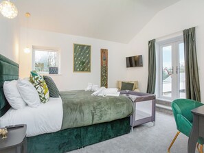 5 室のベッドルーム、WiFi (無料)、ベッドシーツ