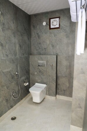 Deluxe Room | Bathroom - Sarla Hotel Inn (Noida)