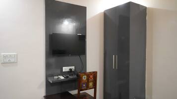 Deluxe Room | Living area