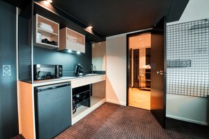 Perhehuoneisto | Yksityinen keittiö | Jääkaappi, mikroaaltouuni, liesi, espressokone