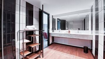 Familie appartement | Badkamer | Handdoeken, zeep, shampoo, toiletpapier