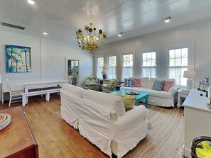 Smart TV - Historic cottage w. private pool, multiple living areas + steps to the beach. (Tybee Island)