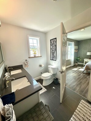 Shower, hair dryer, towels, soap - Romantic Villa (Troy)
