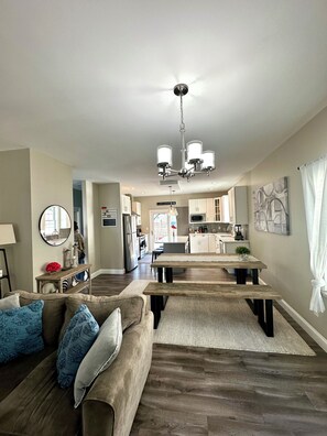 Smart TV - Romantic Villa (Troy)