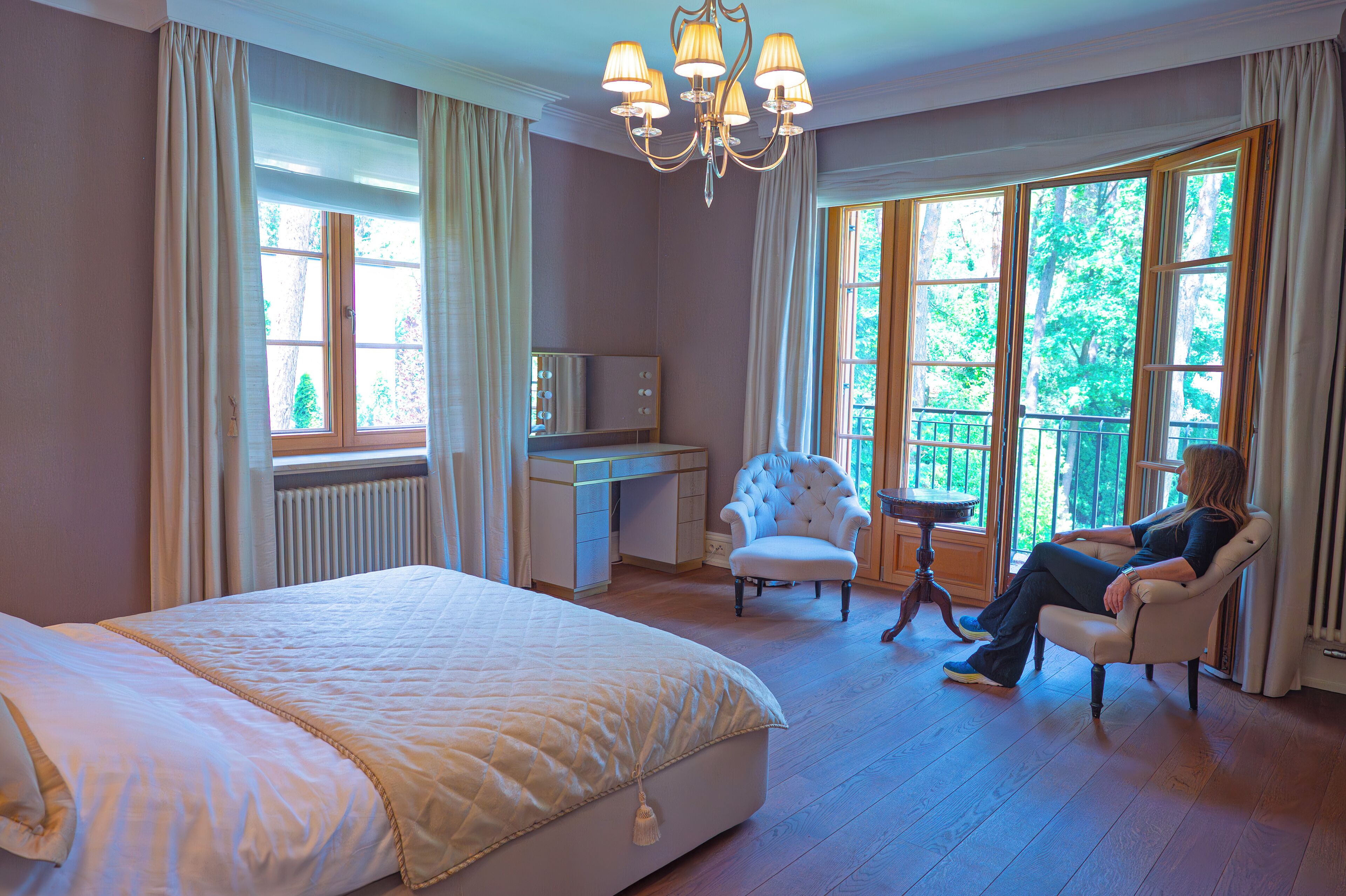 5 bedrooms, desk, iron/ironing board, free WiFi