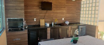 Beautiful house, 3 bedrooms, 2 suites with gourmet terrace, 650m from the beach, 300 from Shop.