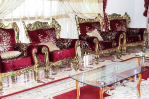 Living area - GITY Royale Suites (Ife)
