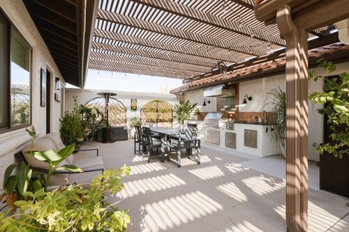 Peaceful 4-Acre Desert Casita with Shared Hot Tub