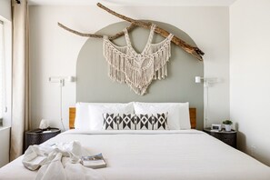 4 bedrooms, desk, iron/ironing board, travel crib