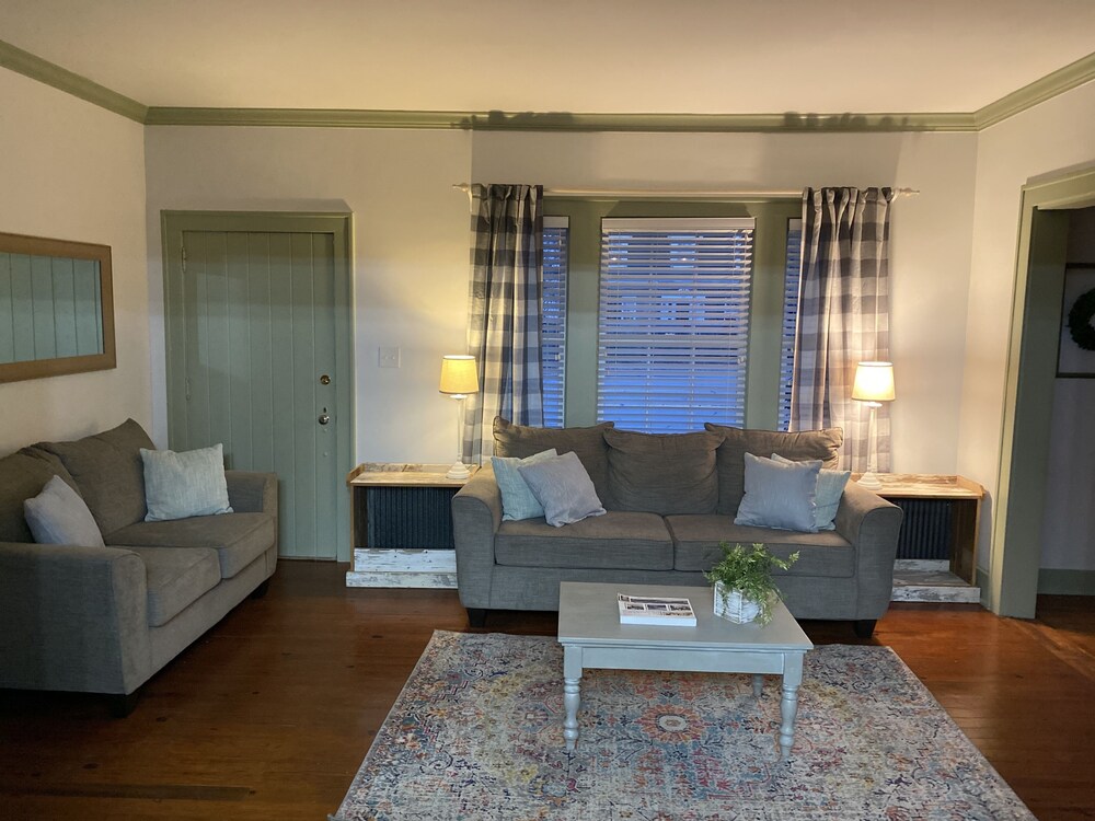 Newly Remodeled Home in Dalton’s Historic District 5mins from I75