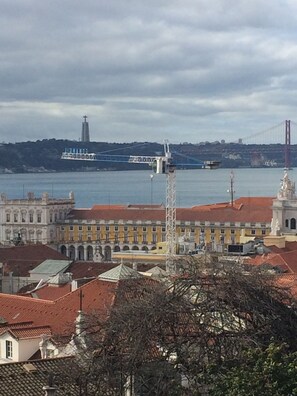 View from property - Unique: Terrace with magnificent views of the cathedral, city and river (Lisboa)