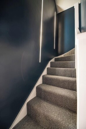 Interior - The Nest: Luxury 16 person Apt w jacuzzi & parking (Blackpool)