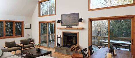 TV, peis og kontorer