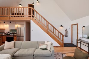 テレビ、暖炉、書斎 / ワークスペース