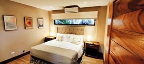 5 bedrooms, iron/ironing board, free WiFi, bed sheets - 5-star home near the airport (Río Oro)