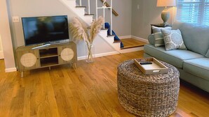Unclassified image, 5 of 15, button - Centrally located family friendly townhome (Yarmouth)