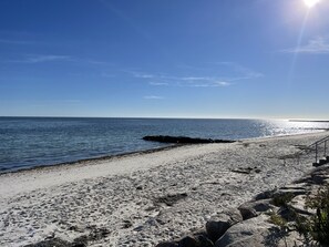 Sun-loungers, beach towels - Centrally located family friendly townhome (Yarmouth)