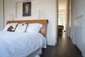 1 bedroom, desk, iron/ironing board, free WiFi - Zone 1 RIBA Architect Designed home (London)