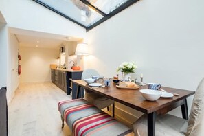 Dining - Beautiful Separate Self Contained Garden Apartment  (London)