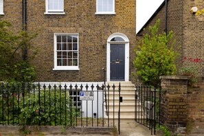 Exterior - Architect designed Georgian modern townhouse (London)
