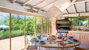 屋外ダイニングエリア