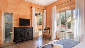 6 室のベッドルーム、アイロン / アイロン台、WiFi (無料)、ベッドシーツ