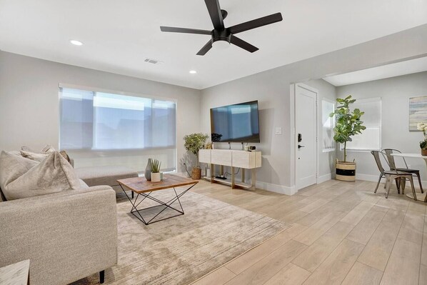 TV - Clean & Spacious 2BR/2BA Near Disney (Fullerton)