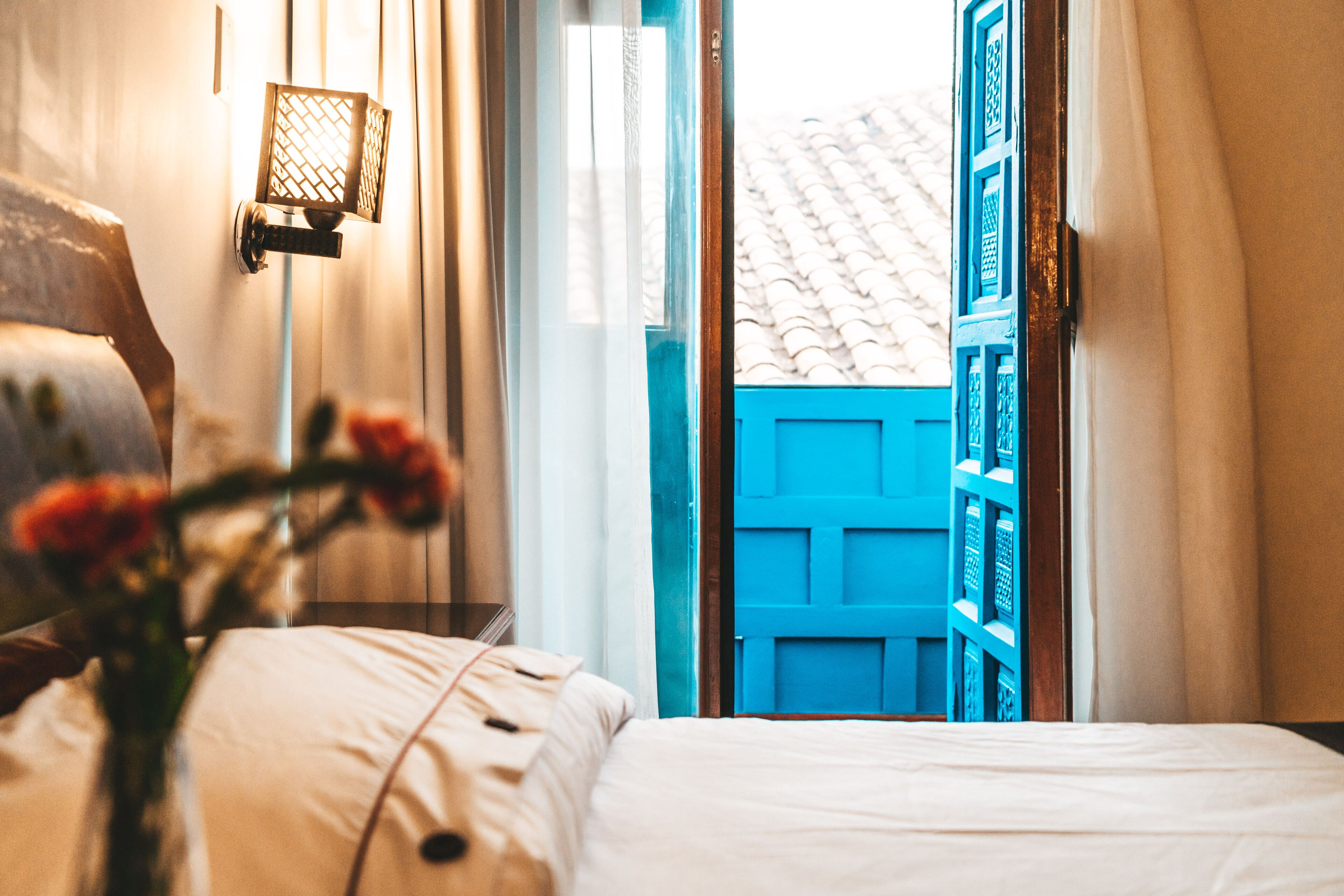 خزنة داخل الغرفة وتجهيزات عازلة للصوت وواي فاي مجانًا