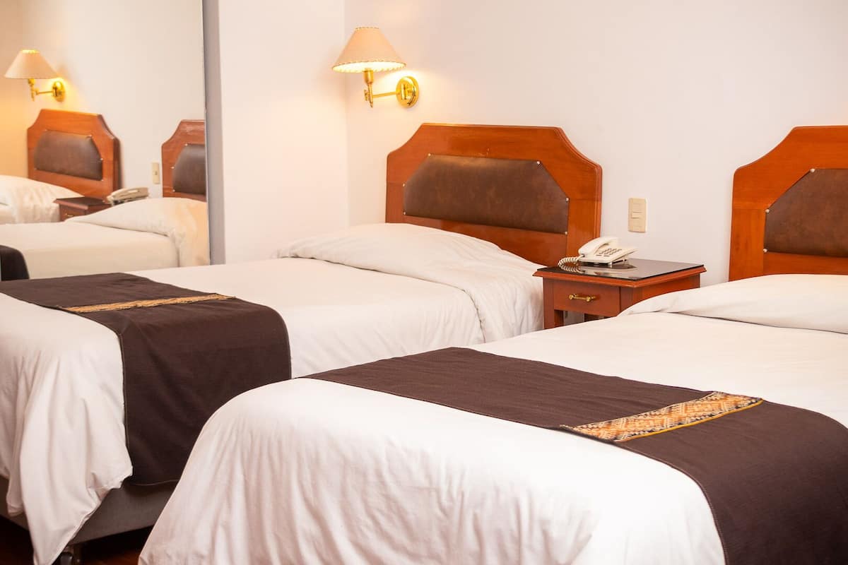 Comfort Twin Room | In-room safe, soundproofing, free WiFi