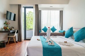 高级双人房 | 迷你吧、办公桌、免费 WiFi