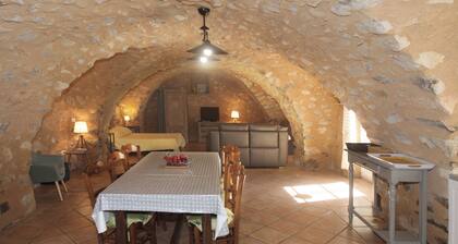 Country gite near Sisteron for 2 to 4 people (3-star rating).