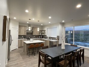 Dining - Magnificent 4 bedroom New home with views minutes from Arches (Moab)
